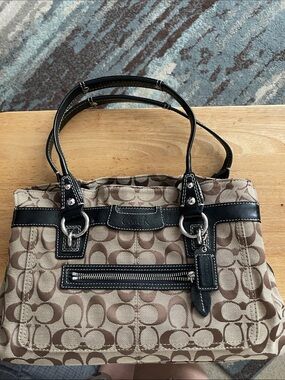 Coach Classic Tote - Signature Design F14696